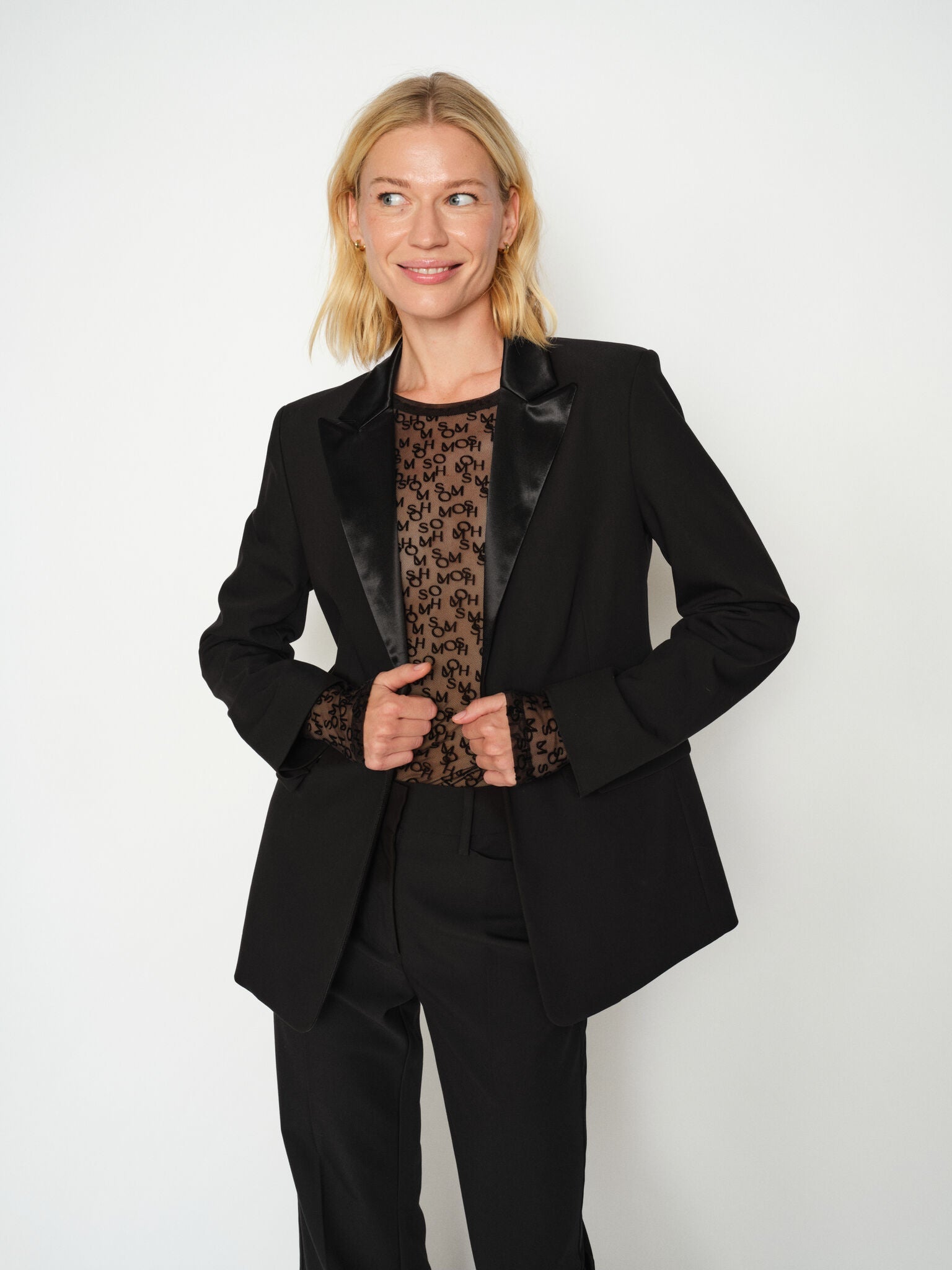 Modelshot / Black / Detail